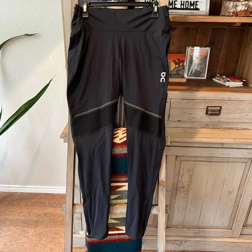 On Running women’s running tights long size Large